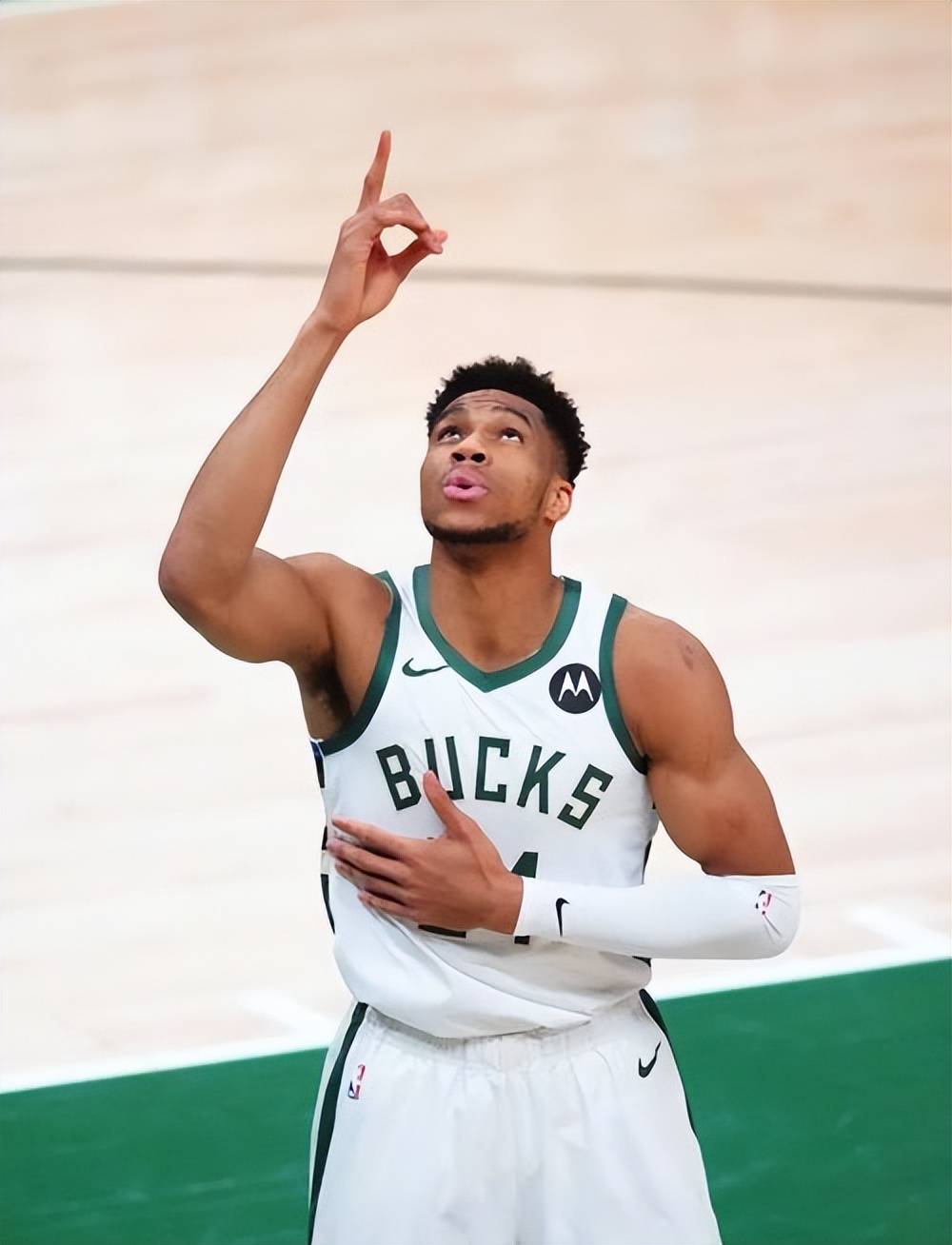 边路传中压 边路传中压